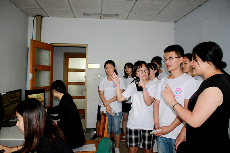 0-4“滴水涟漪”志愿服务团在广播电视台交流学习.jpg 0-4“滴水涟漪”志愿服务团在广播电视台交流学习.jpg